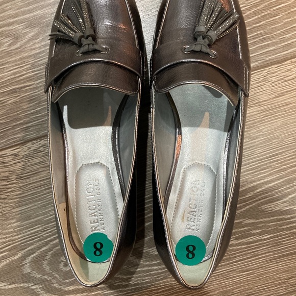 Kenneth Cole Silver Metallic Tassel Almond Toe Heeled Loafers - Picture 5 of 11